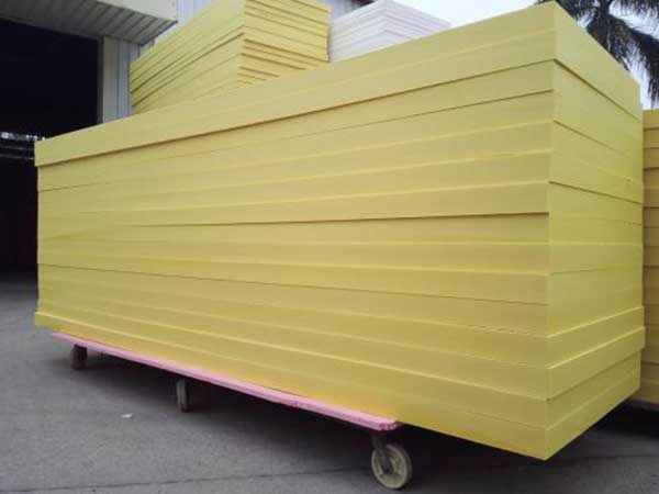 保溫隔熱材料（又稱(chēng)絕熱材料）是指對熱流具有顯著(zhù)阻抗性的材料